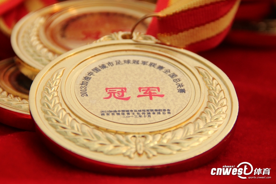 爱游戏体育链接-包含队伍紧密协作，团结努力为了联赛冠军的词条