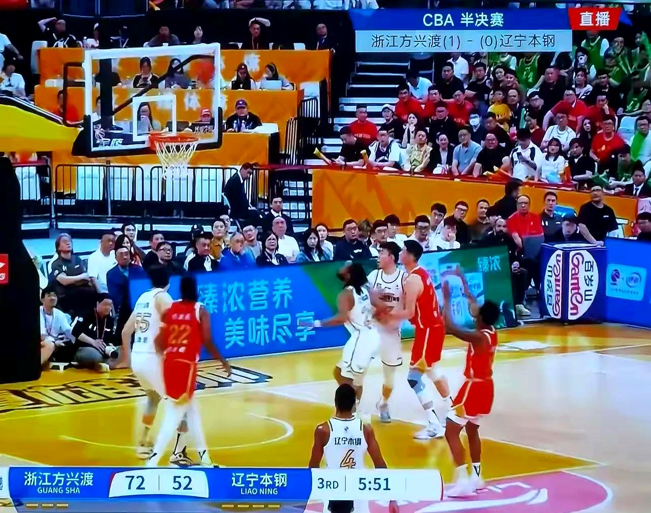 强强对话，国内职业篮球联赛场上争夺胜利的简单介绍