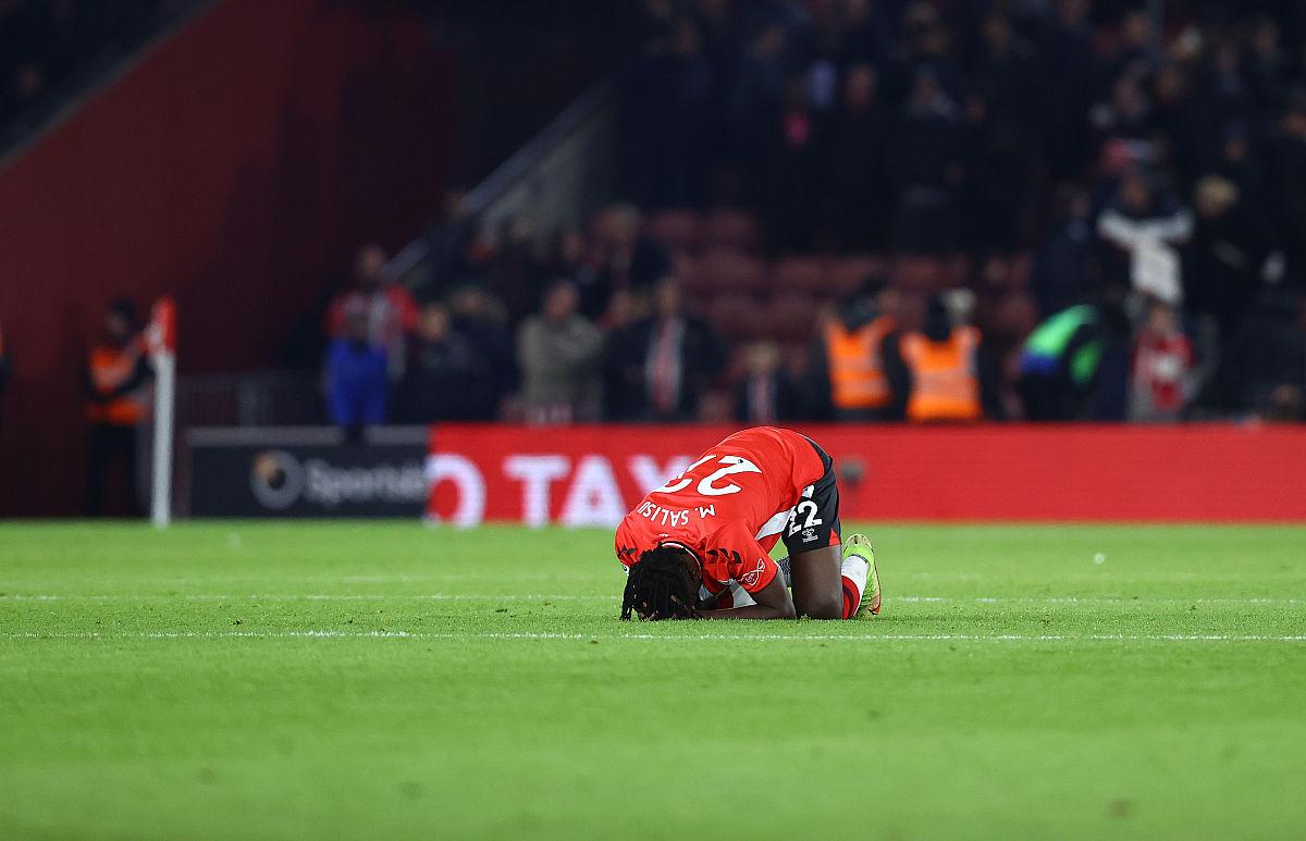 南安普顿持续遭遇困境，比赛处于劣势