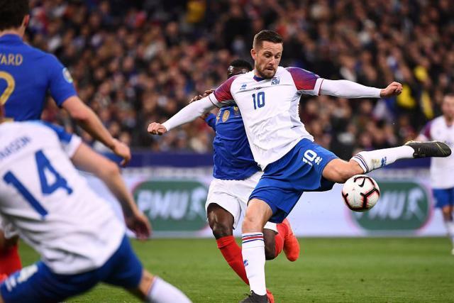 包含德国小胜冰岛，晋级前景堪忧的词条