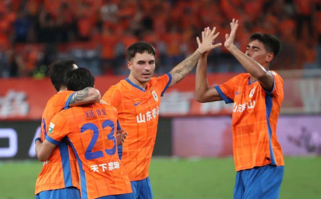 包含国安战术调整奏效，连胜势头不可阻挡的词条