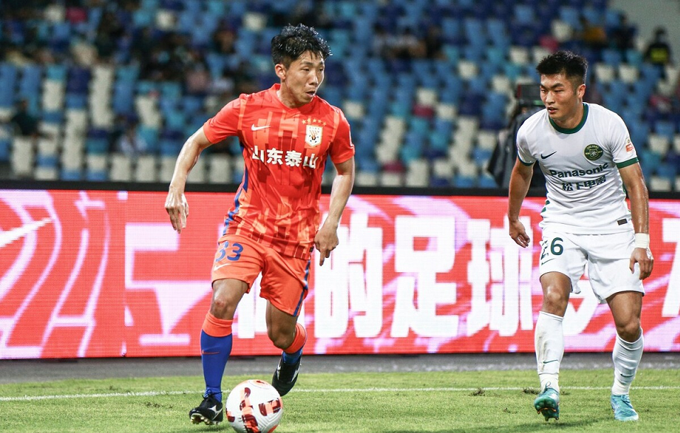 爱游戏官方入口-辽宁沈阳宏运前锋连续斩获进球，成为焦点人物的简单介绍