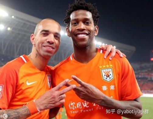 包含意大利球队外援成绩出色，球队成绩有望好转的词条