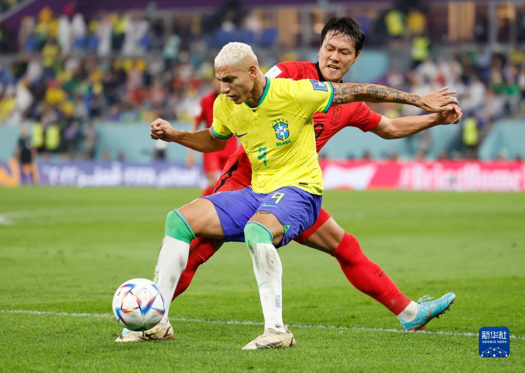 爱游戏在线-韩国球员在世界预选赛中攻入制胜球