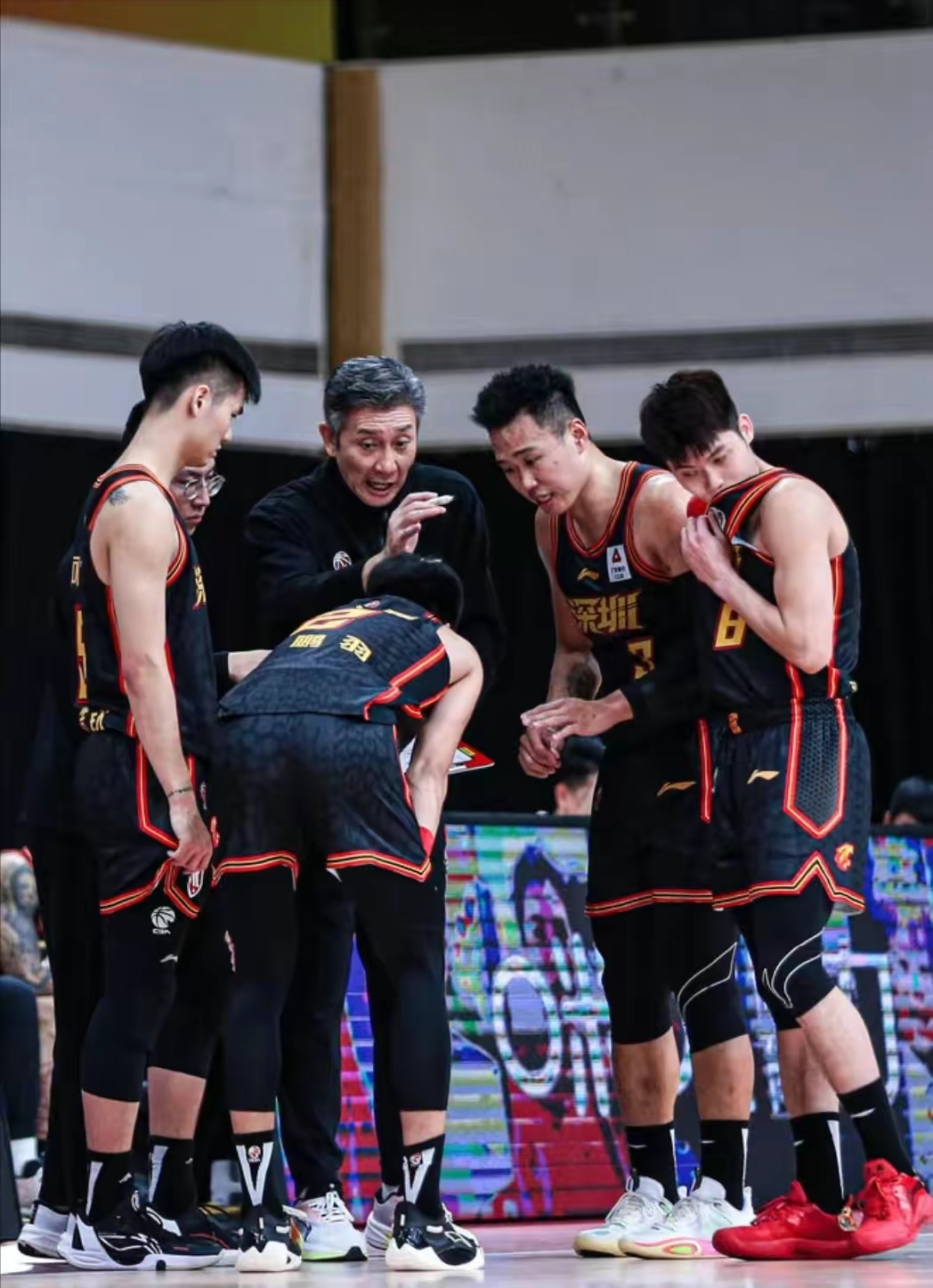 湖南男篮集体发威，战胜不败之师