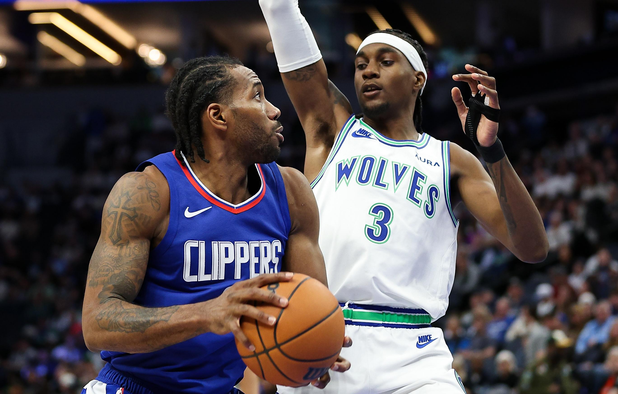 爱游戏亚洲官网-快船队在主场逆转雷霆队，零封对手