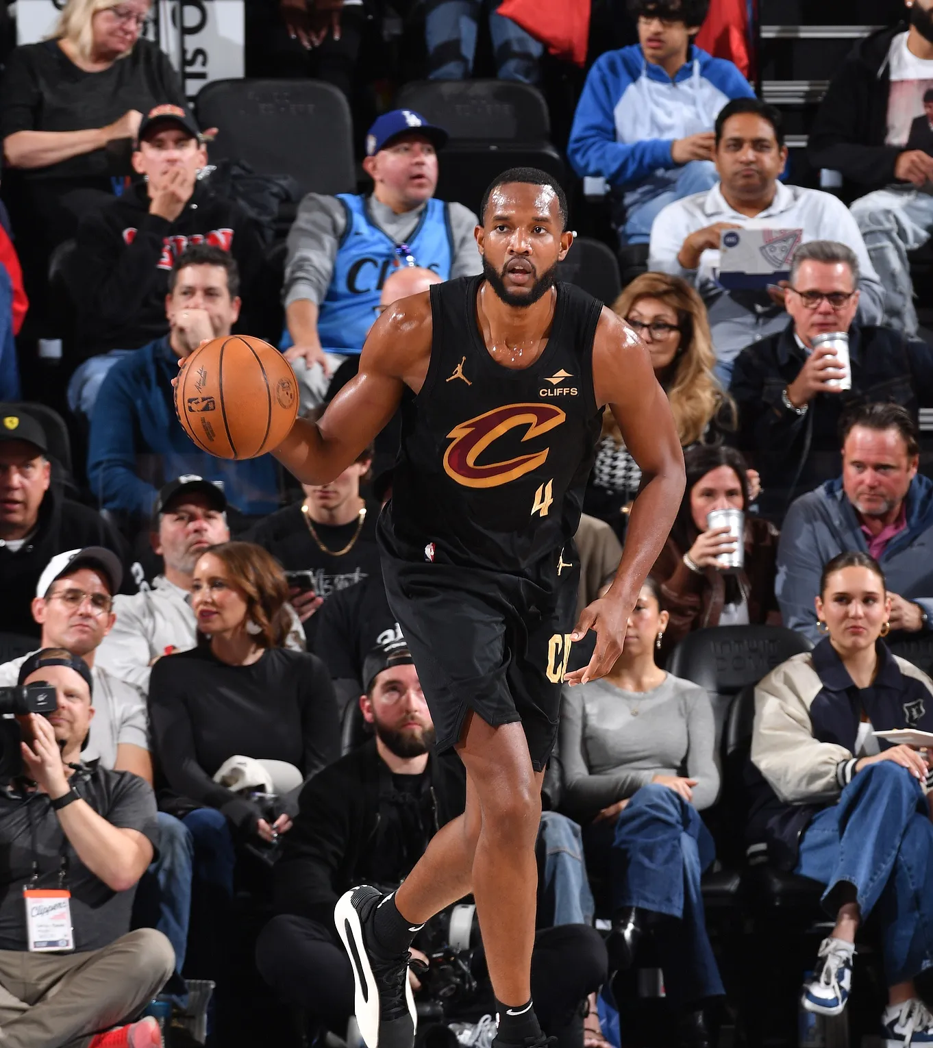 包含骑士大胜国王，东部球队逐渐崛起的词条