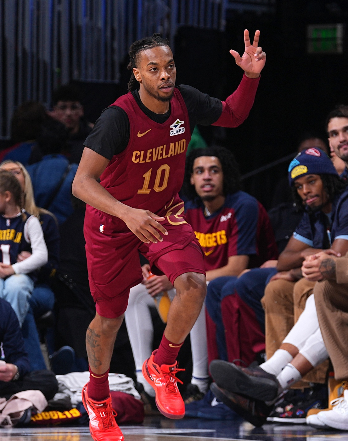 爱游戏-猛龙主场力克骑士，系列赛3-0领先的简单介绍