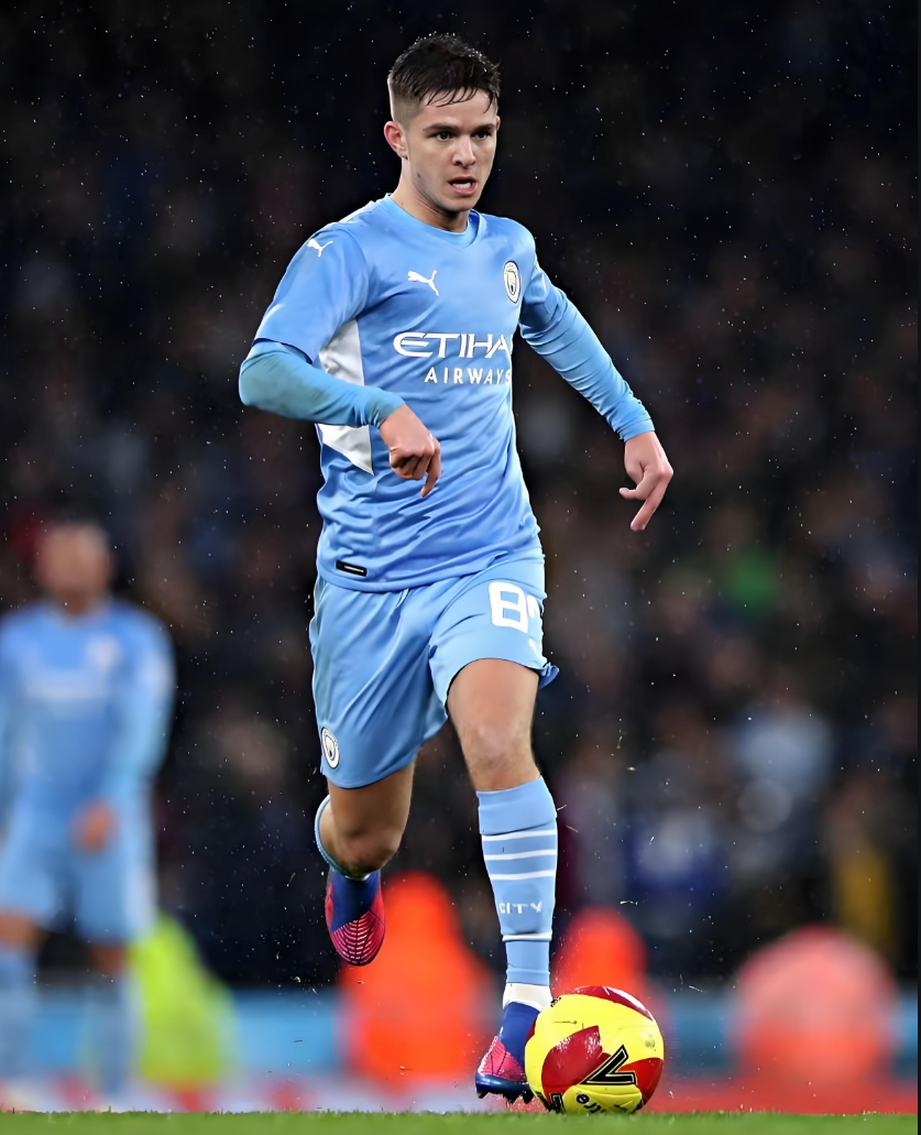 曼城中场控制力强劲，帮助球队保持领先