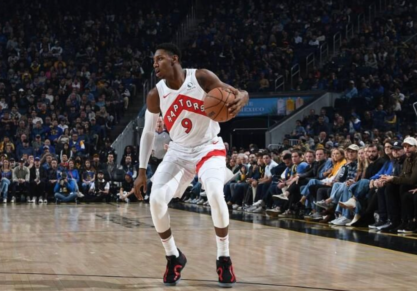 爱游戏体育地址-关于猛龙队主场失利，面临东部竞争压力的信息