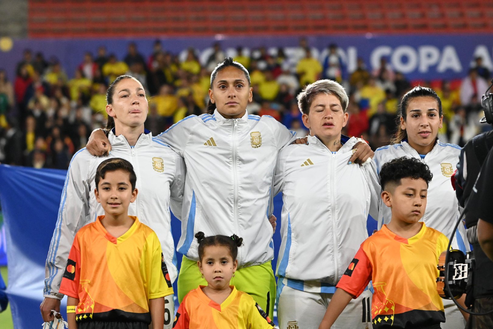 南美球员为争夺冠军展现出色技术