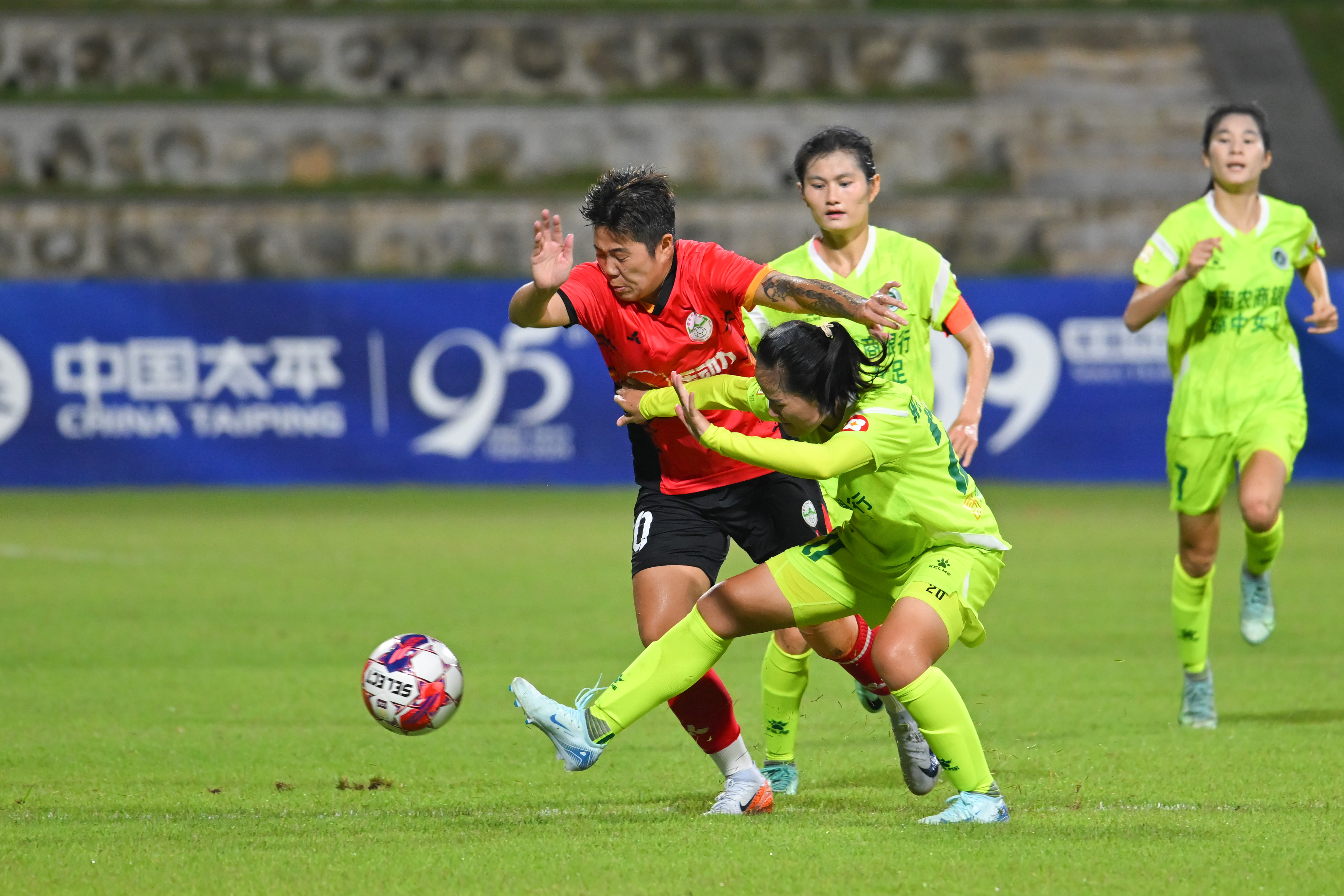 爱游戏登录入口-国内女足联赛精彩比赛频频上演，球队实力显著提升的简单介绍