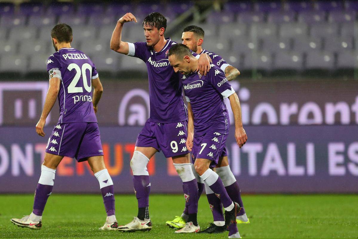 佛罗伦萨队与对手展开激烈对抗